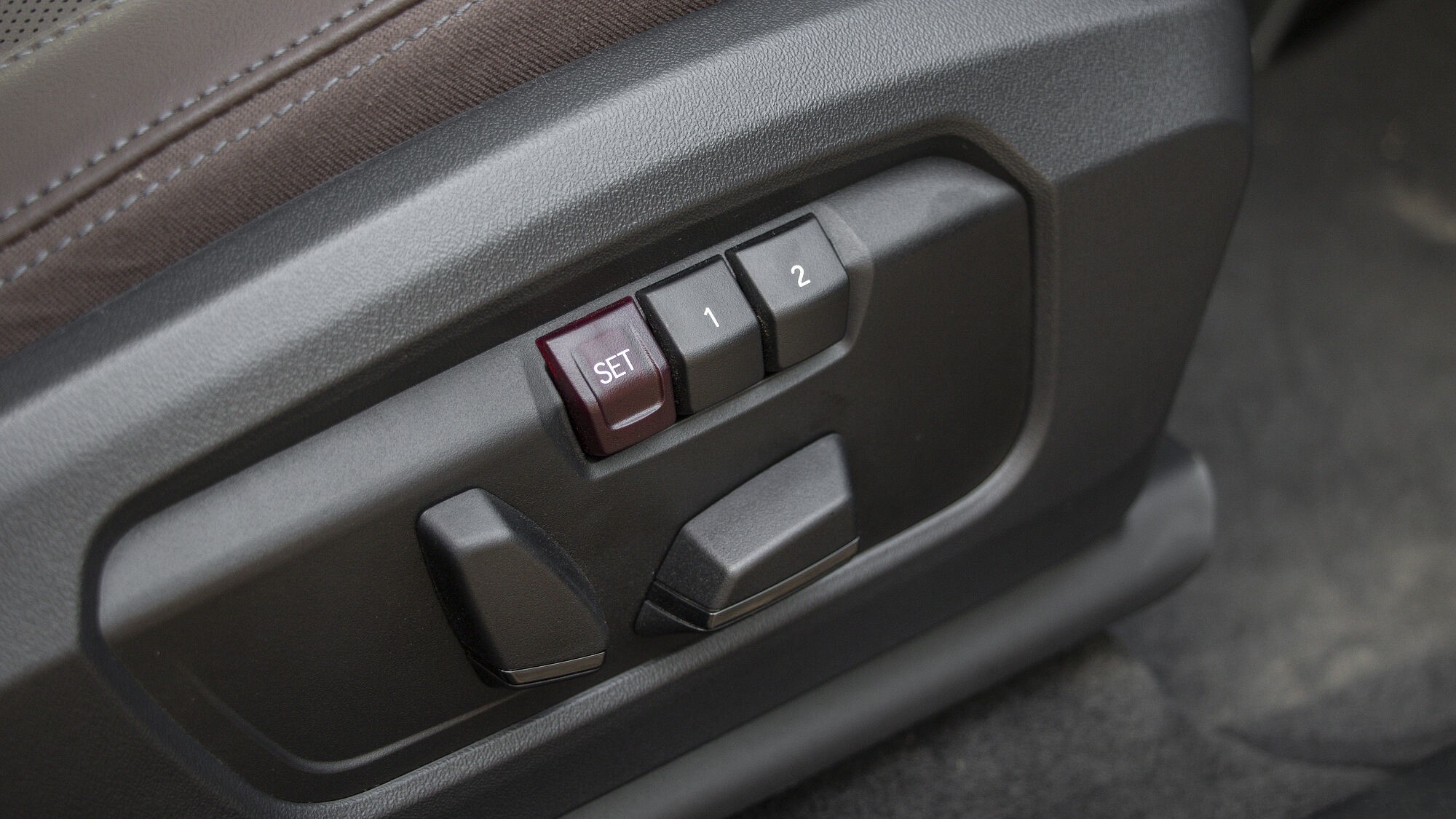 Driver's Seat Adjustable under-thigh Support