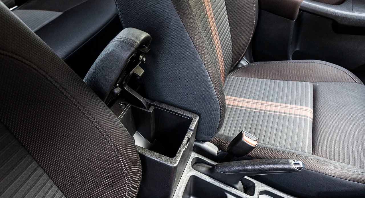 Front Centre Arm Rest Storage