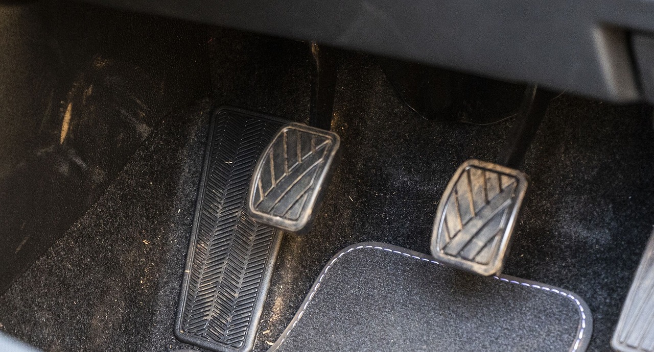 Pedals/Foot Controls