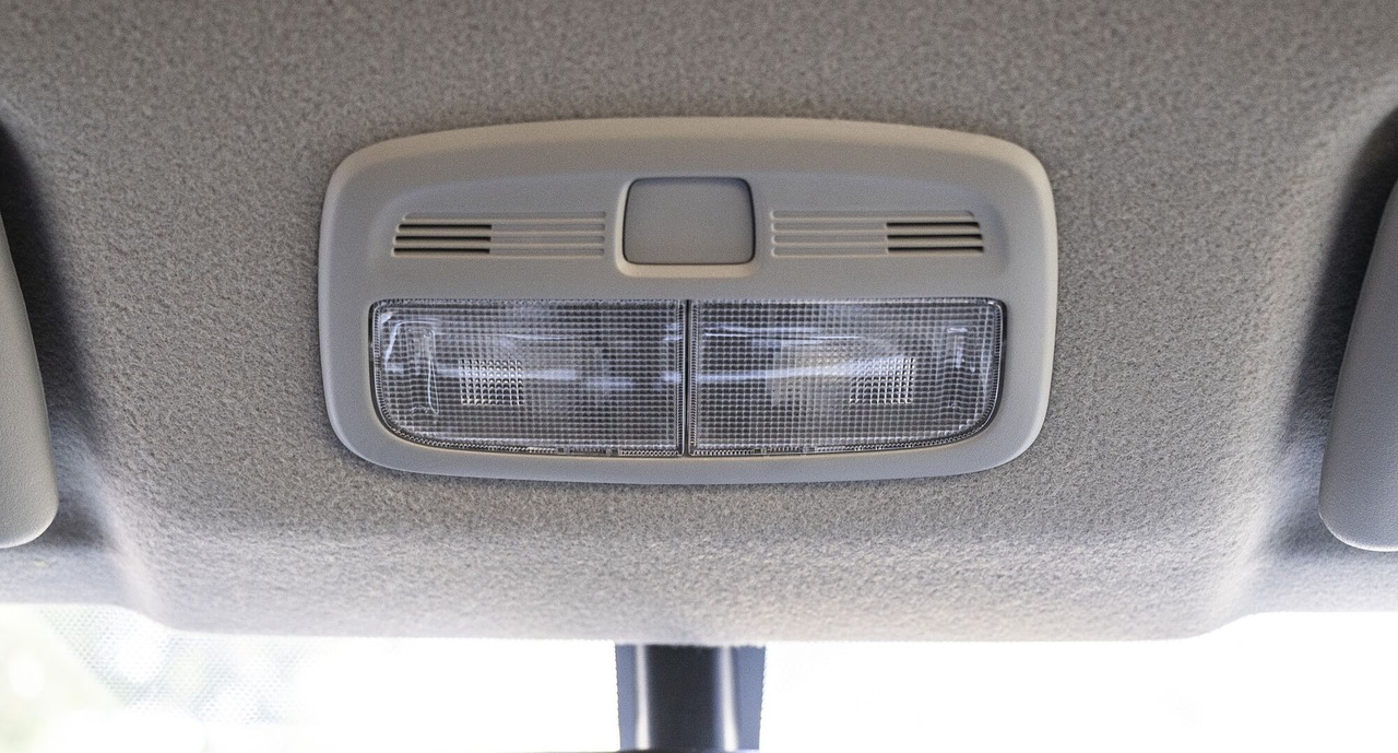 Roof Mounted Controls/Sunroof & Cabin Light Controls
