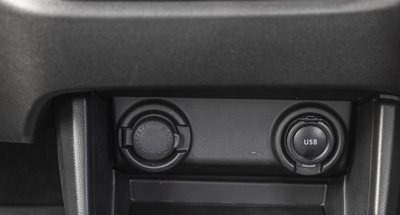 USB Port/AUX/Power Socket/Wireless Charging