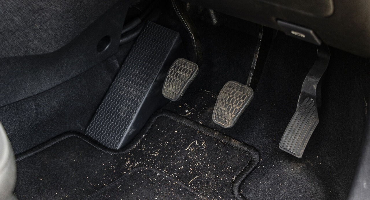 Pedals/Foot Controls